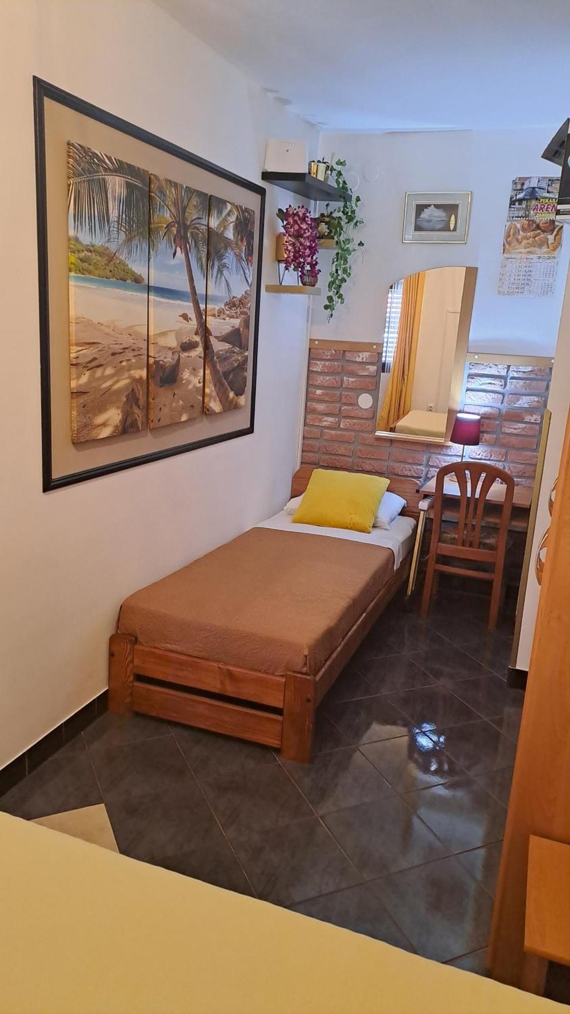 Red Gold Apartment Πούλα Εξωτερικό φωτογραφία